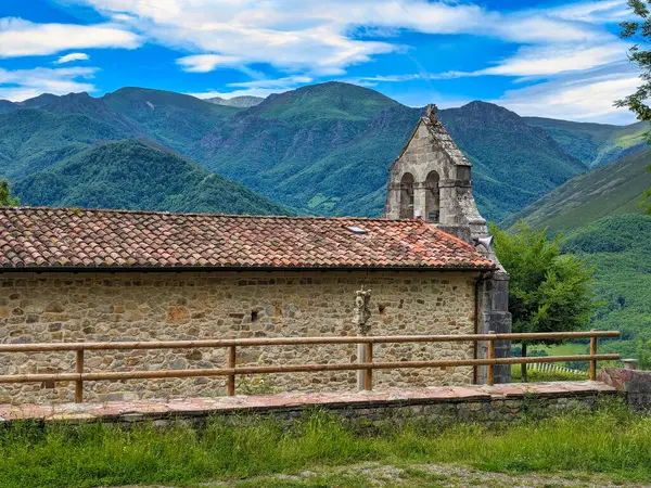 El Cebrano Sığınağı, Teverga Belediyesi, Asturias, İspanya, Avrupa