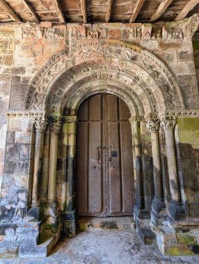 Valdebarcena ya da Valdebarzana Kilisesi, 1189 yılında kuruldu, Villaviciosa, Asturias, İspanya, Avrupa