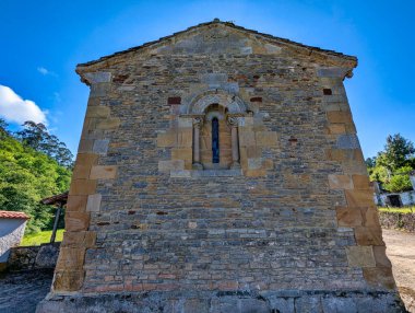 Valdebarcena ya da Valdebarzana Kilisesi, 1189 yılında kuruldu, Villaviciosa, Asturias, İspanya, Avrupa