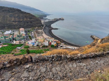 Tazacorte köyü ve plajı GR131 pistinden görüldü, La Palma Adası, Kanarya Adaları, İspanya, Avrupa