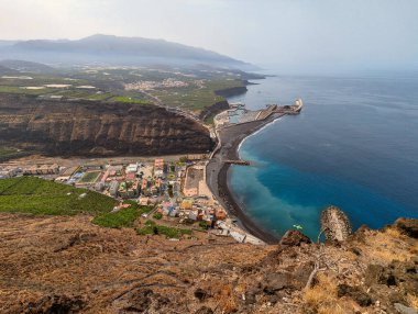 Tazacorte köyü ve plajı GR131 pistinden görüldü, La Palma Adası, Kanarya Adaları, İspanya, Avrupa