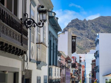 Santa Cruz de La Palma 'da balkonlu renkli evler, Kanarya Adaları, İspanya