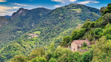 Las Vinas köyü yakınlarındaki kulübe, Somiedo Doğal Parkı ve Biyosfer Rezervi, Asturias, İspanya, Avrupa