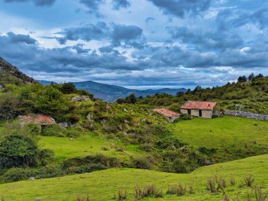 Shepherd 'ın La Mostayal Dağı' ndaki kulübesi, Morcin belediyesi, Asturias, İspanya
