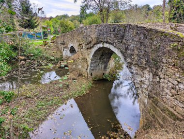Roma köprüsü, Nora nehri üzerindeki Romanon köprüsü, Pola de Siero, Asturias, İspanya