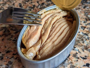 canned tuna belly, opened can clipart