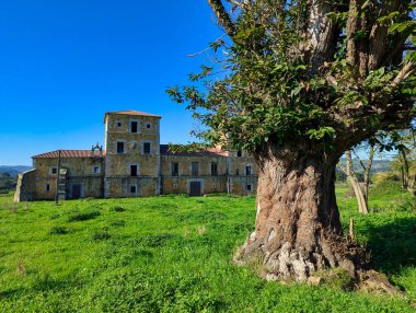 Villanueva Sarayı, San Cucuface de Llanera Köyü, Asturias, İspanya