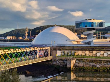 Centro Kültürel Uluslararası Oscar Niemeyer, Aviles, Asturias, İspanya