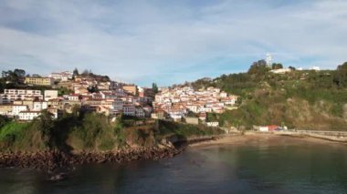 Lastres balıkçı köyü, hava manzarası, Asturias, İspanya, Avrupa