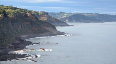 Lastre köyü yakınlarındaki kayalıklar, Colunga belediyesi, Asturias, İspanya