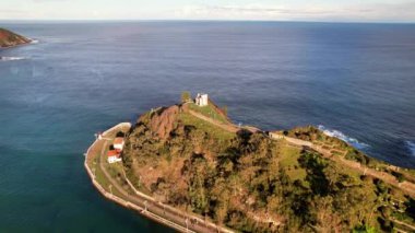 La Guia Şapeli 'nin havadan görünüşü, Ribadesella, Asturias, İspanya