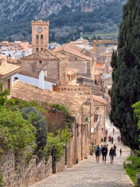 İspanya 'nın Mayorka kentindeki eski Pollenca kentinde turistik merdiven Calvari Merdiveni