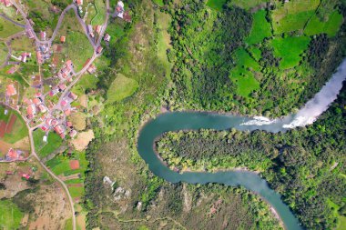 Nora Nehri, Oviedo ve Las Regueras belediyelerinin hava manzarası, Asturias, İspanya