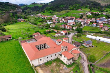 Cornellana, landmark Salas, Asturias, İspanya arasındaki Grado Camino de Santiago izinde eski manastır