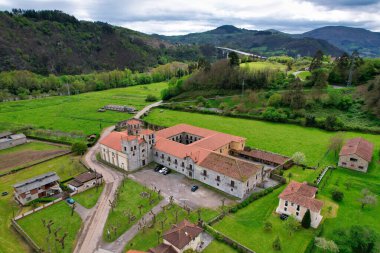 Cornellana, landmark Salas, Asturias, İspanya arasındaki Grado Camino de Santiago izinde eski manastır