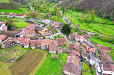 Santibanez de La Fuente köyü, Aller belediyesi, Asturias, İspanya