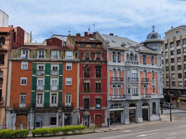 İspanya 'nın Oviedo kentindeki modernist binalar