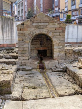 La Foncalada, Roma öncesi çeşme, UNESCO Dünya Mirası Sitesi, Oviedo, Asturias, İspanya, Avrupa
