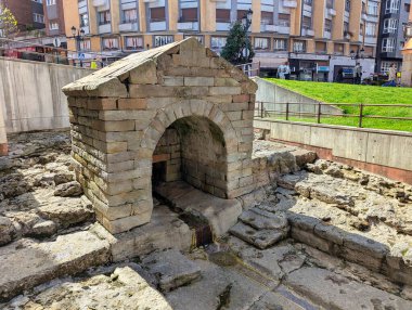 La Foncalada, Roma öncesi çeşme, UNESCO Dünya Mirası Sitesi, Oviedo, Asturias, İspanya, Avrupa