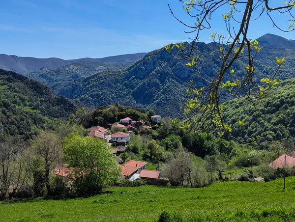 San Esteban köyü, Belmonte belediyesi, Asturias, İspanya