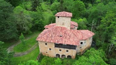 Fuensanta, Nava, Asturias, İspanya 'daki Palacio de la Ferreria' nın (14.