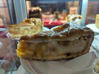 Apeltaart, Hollanda Elmalı Turtası, Utrecht, Hollanda, Avrupa 'da bir kafede.