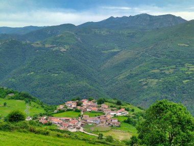 San Martin de Ondes köyü, Belmonte de Miranda belediyesi, Asturias, İspanya