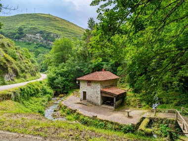 Seaza köyü yakınlarındaki antik değirmen, Grado belediyesi, Asturias, İspanya