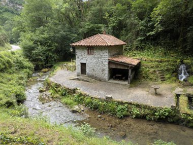 Seaza köyü yakınlarındaki antik değirmen, Grado belediyesi, Asturias, İspanya
