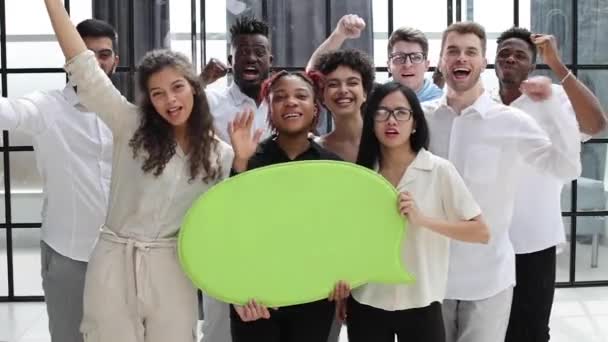 Бізнес Команда Складається Молодих Бізнесменів Стоять Коментарями — стокове відео