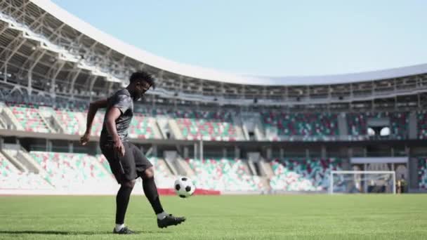 Wspaniały Afro Amerykański Piłkarz Który Gra Niesamowite Treningu — Wideo stockowe