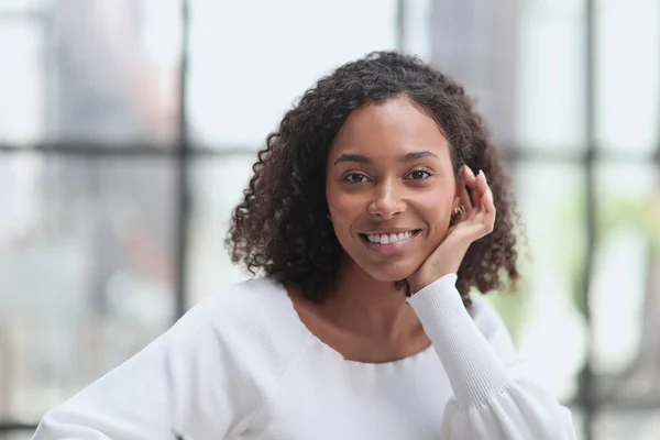 Beautiful Female African American Business Woman Ceo Suit Workplace — Stockfoto