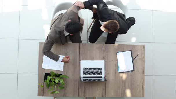 Two Happy Businessmen Working Together Laptop — Vídeo de stock
