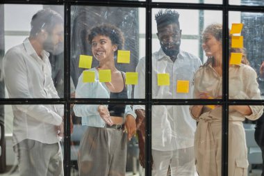 Küçük bir iş projesinin başlatılması ve uygulanması. Cam notlar. iş kavramı