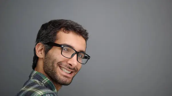 Närbild Porträtt Medelålders Man Med Glasögon Leende — Stockfoto