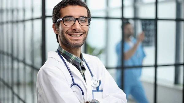 Porträt Eines Gut Aussehenden Männlichen Arztes Medizinisches Personal — Stockfoto