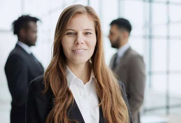 Beautiful Business Woman Stands Looks Confidently Camera Background Her Colleagues — Stock Photo, Image