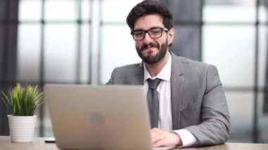 Bilgisayarınızı evde ve internet üzerinden çalışmak için kullanın..