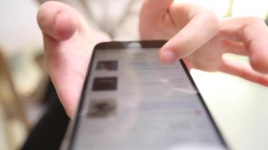 akıllı telefon, yakın çekim model, instagram, facebook