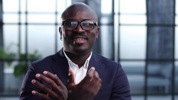 Krásný Veselý Afroamerické Výkonné Obchodní Muž Kanceláři Pracovního Prostoru — Stock video