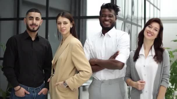 Glückliches Multiethnisches Professionelles Geschäftsteam Das Zusammensteht — Stockvideo