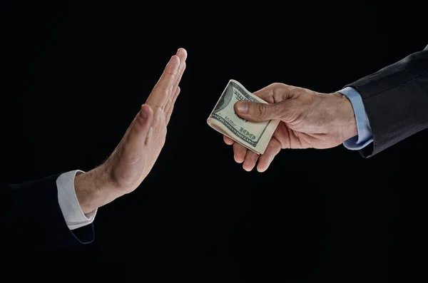 Hand Verweigert Geld Von Anderen Hand Dollar Auf Schwarzem Hintergrund — Stockfoto