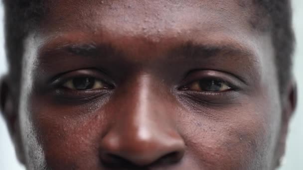 Close Black Mans Eyes Eyes Thoughtful Person — Stock Video