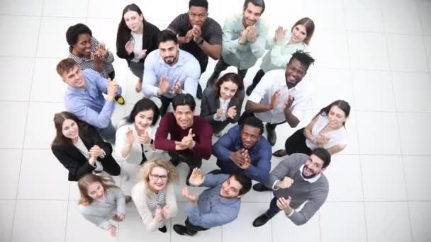 Grupo Empresarial Multicultural Olhando Para Cima Esperança — Vídeo de Stock