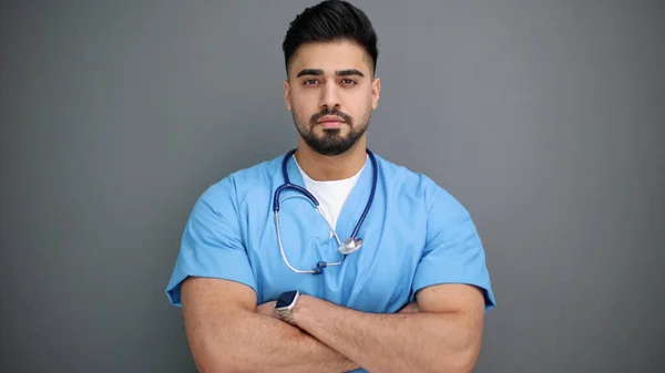 Kaukasischer Arzt Trägt Einen Laborkittel Mit Stethoskop — Stockfoto