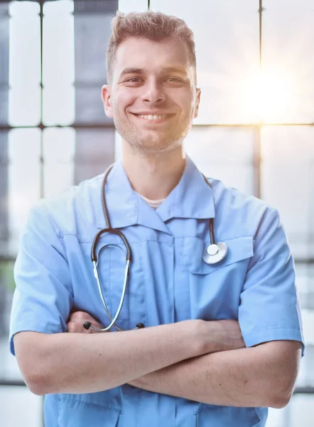 Portret Młodego Lekarza Niebieskim Mundurze — Zdjęcie stockowe