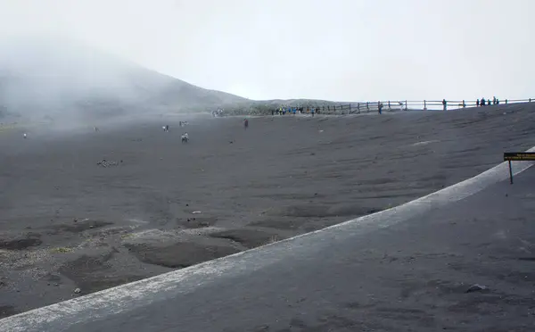 Kosta Rika 'daki Arenal volkanı yakınlarındaki volkanik toprak.