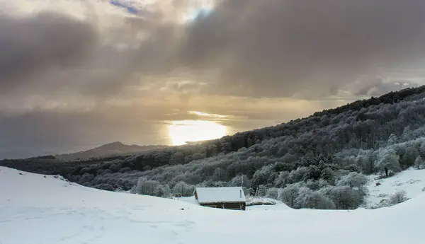 Arjantin 'in güneyinde, Bariloche, Patagonya' da gün batımı, kış mevsiminde