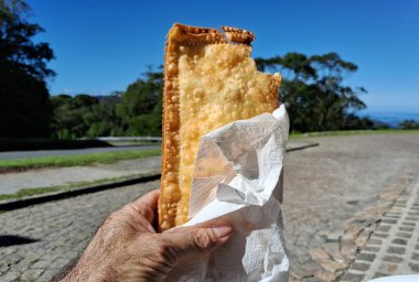 Pastel, sokak arabalarındaki en yaygın gıdalardan biri ve pek çok ülkenin popüler ticareti..