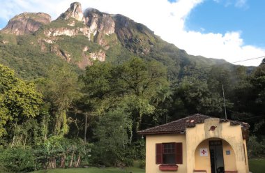 Pico Marumbi, Serra do Mar Dağı Brezilya 'nın Paran eyaletinde korunmuş Atlantik ormanları bölgesinde.